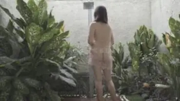 Chịch em gái của người yêu khi em ấy đang tắm